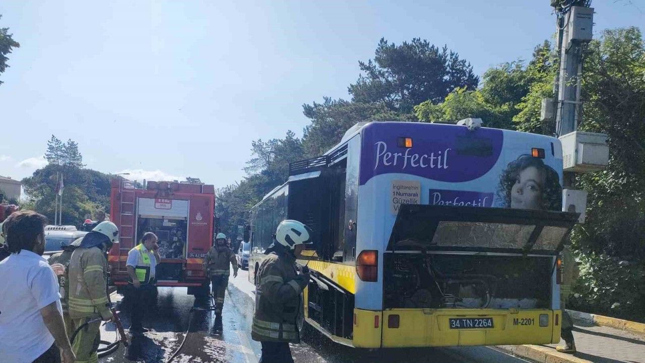 Sarıyer’de İETT otobüsünün motor kısmı yandı: Yolcular büyük panik yaşadı