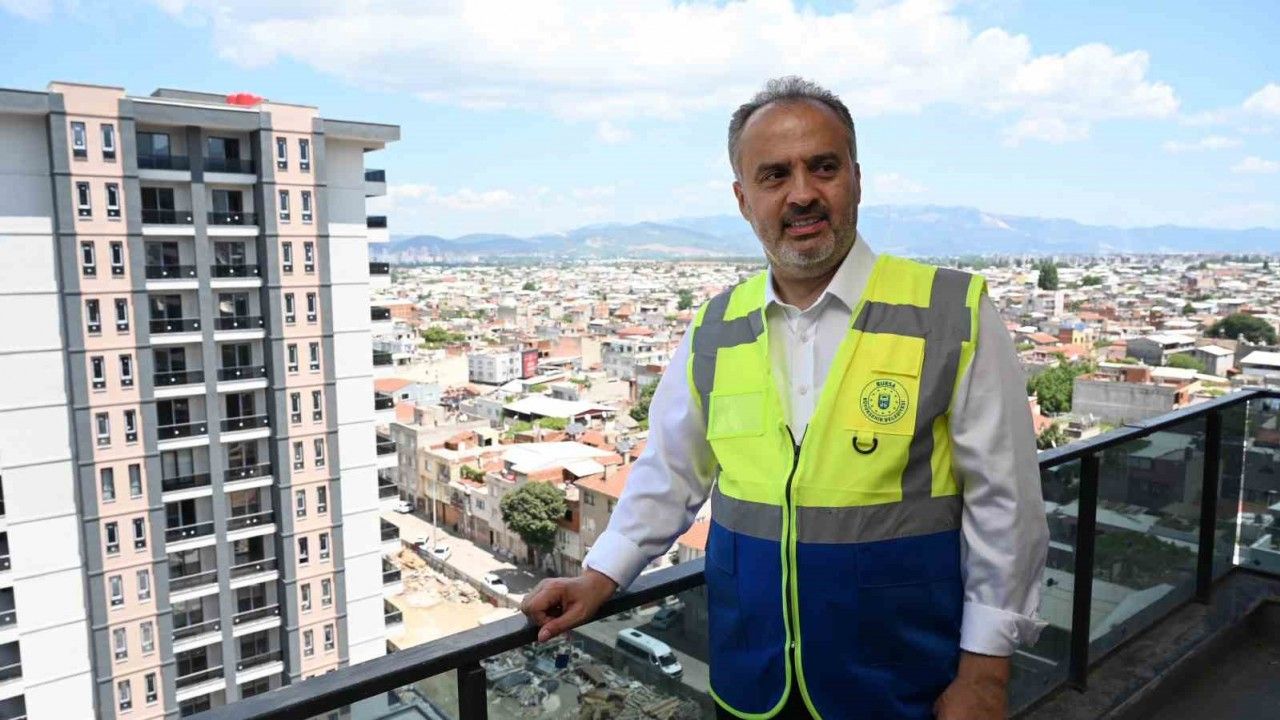 Bursa Büyükşehir Belediyesi, riskli binaları yıkıyor