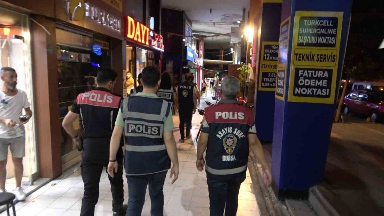 Bursa’da 200 polisin katılımıyla “Asayiş Uygulaması” yapıldı.