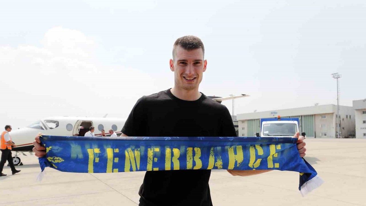 Fenerbahçe, Dominik Livakovic'i kadrosuna kattı.