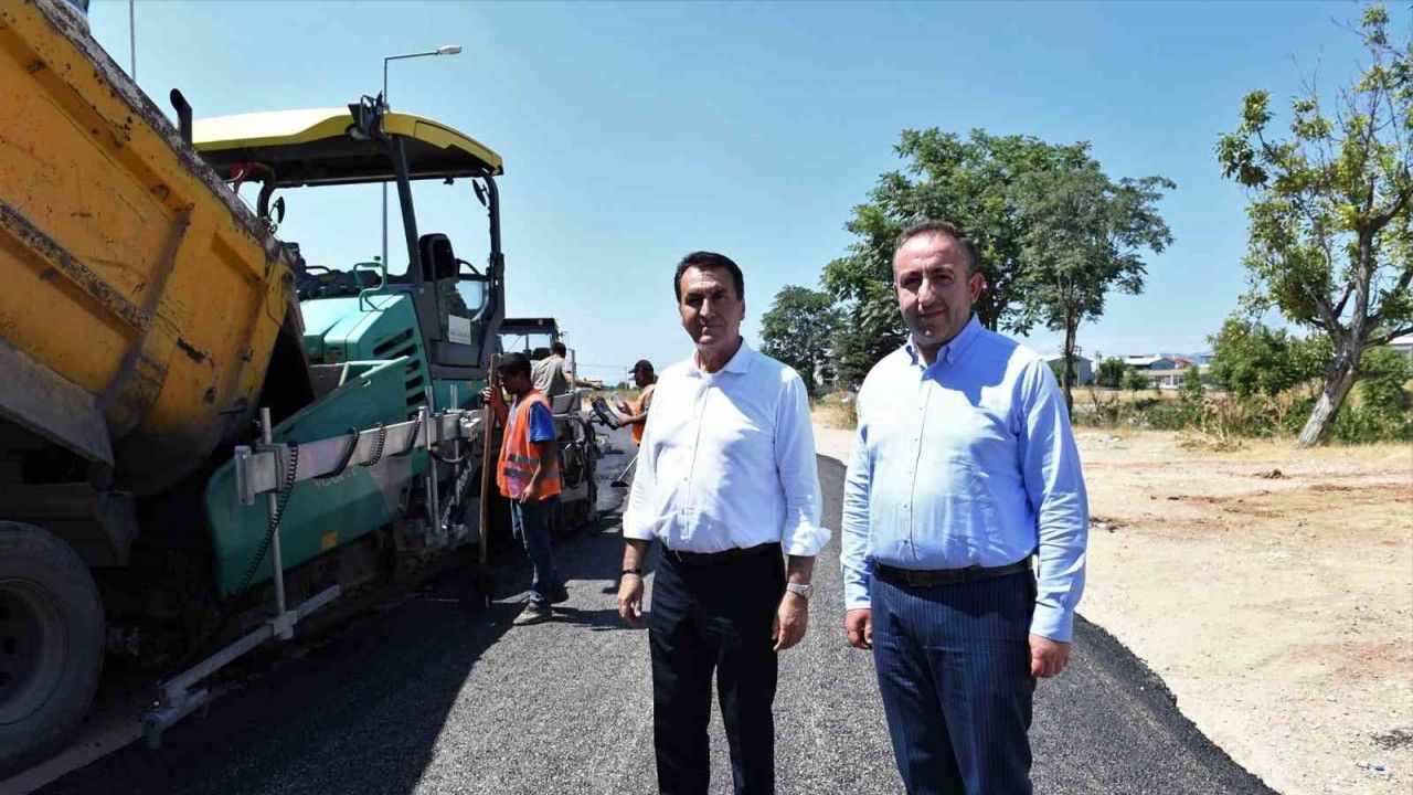 Osmangazi Belediyesi, asfalt çalışmalarına ara vermeden devam ediyor.