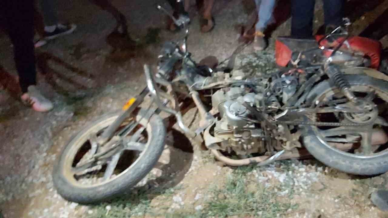 İznik'te Yakıtı biten motosikleti iterken tırın çarpmasıyla yaralandılar