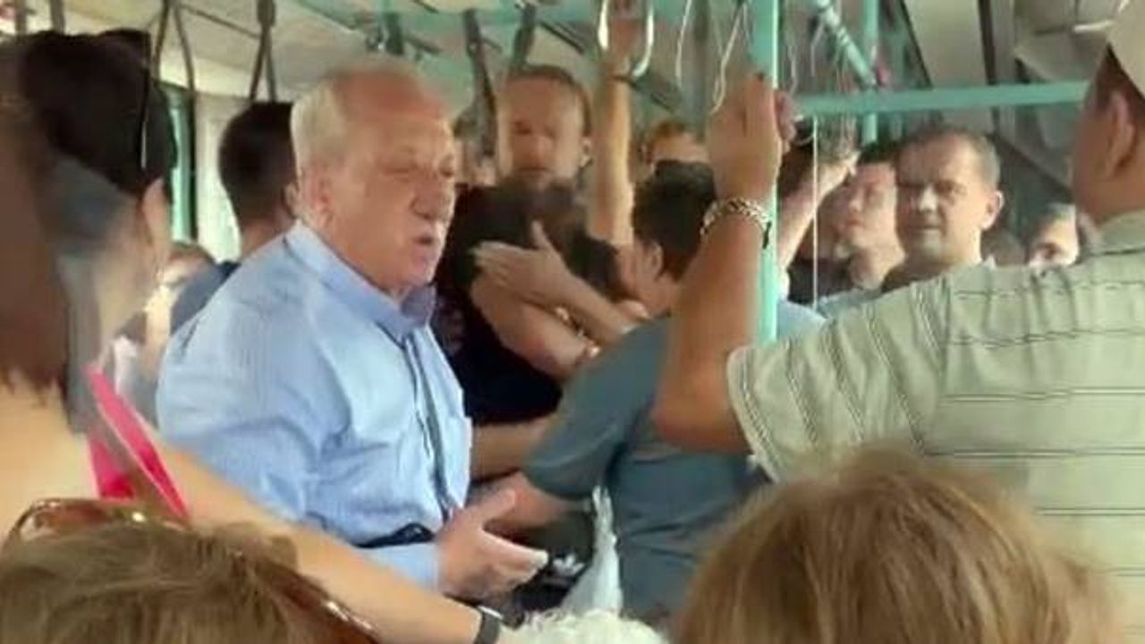 İstanbul’da tramvayda yanlış anlaşılma kavgası kamerada