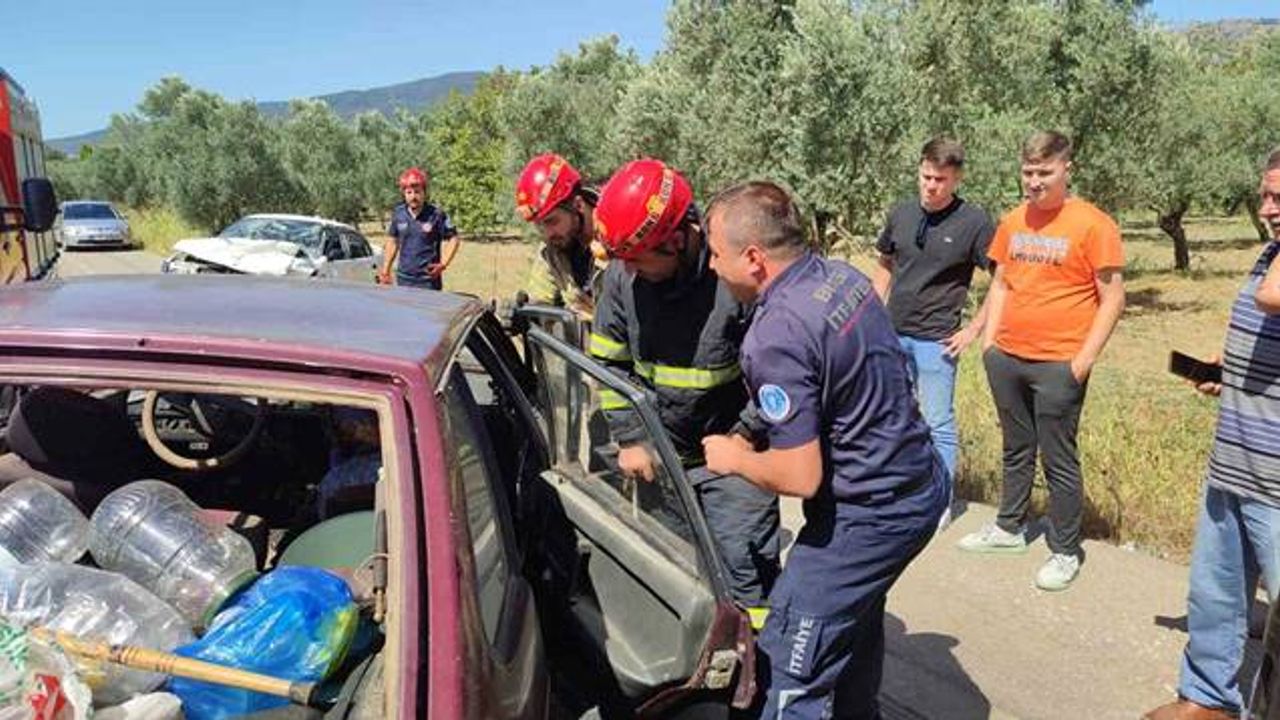Orhangazi-İznik Karayolu’nda, Otomobiller kafa kafaya çarpıştı