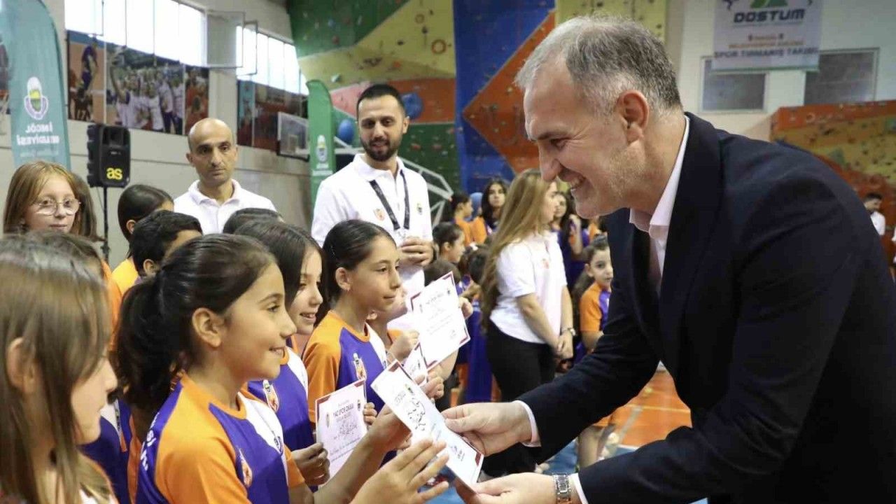 İnegöl Belediyesi Yaz Okulları’nda öğrenciler sertifikalarını aldı