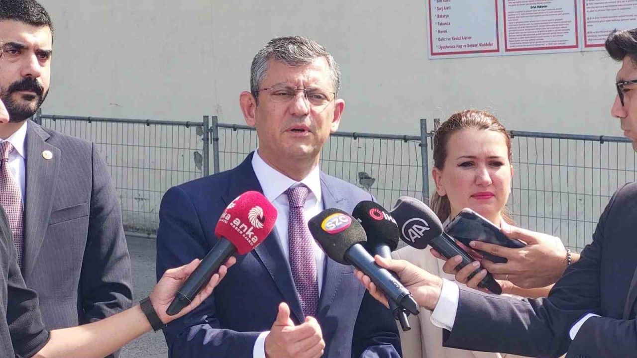 Özgür Özel, Bakırköy Cezaevi’ndeki tutuklulara ziyaretlerde bulundu