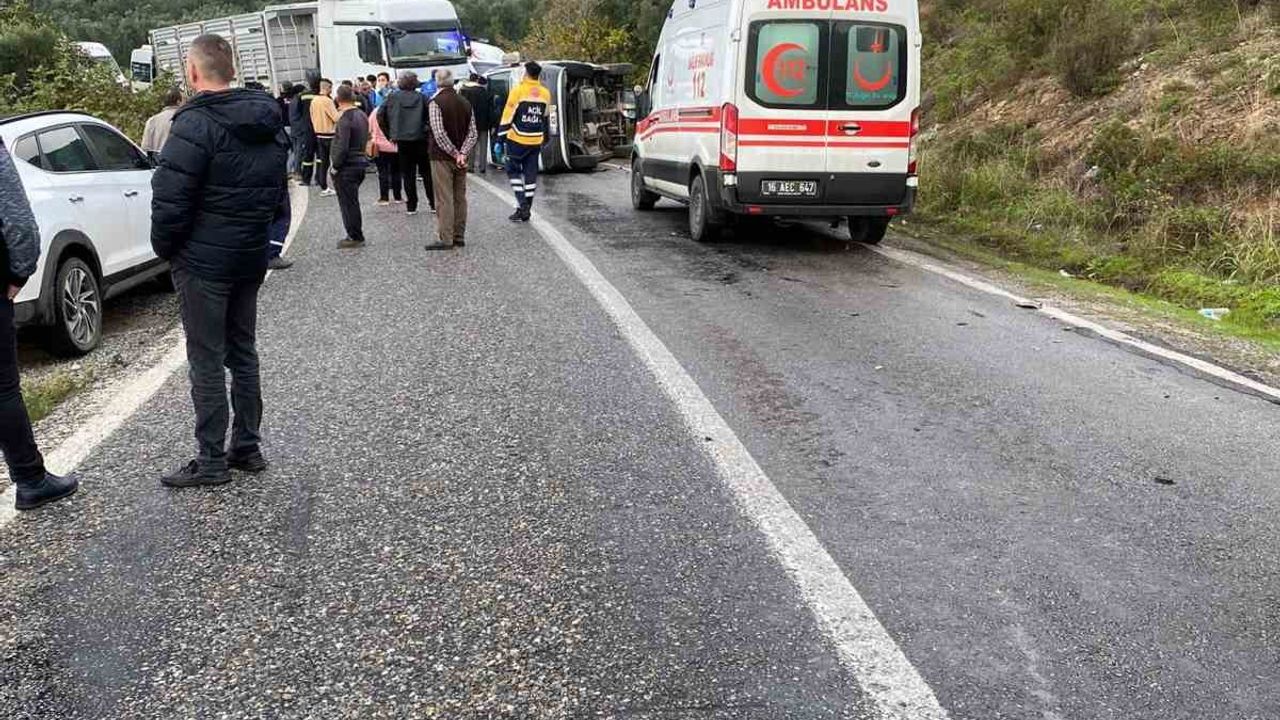Bursa’da minibüs devrildi: 3 yaralı