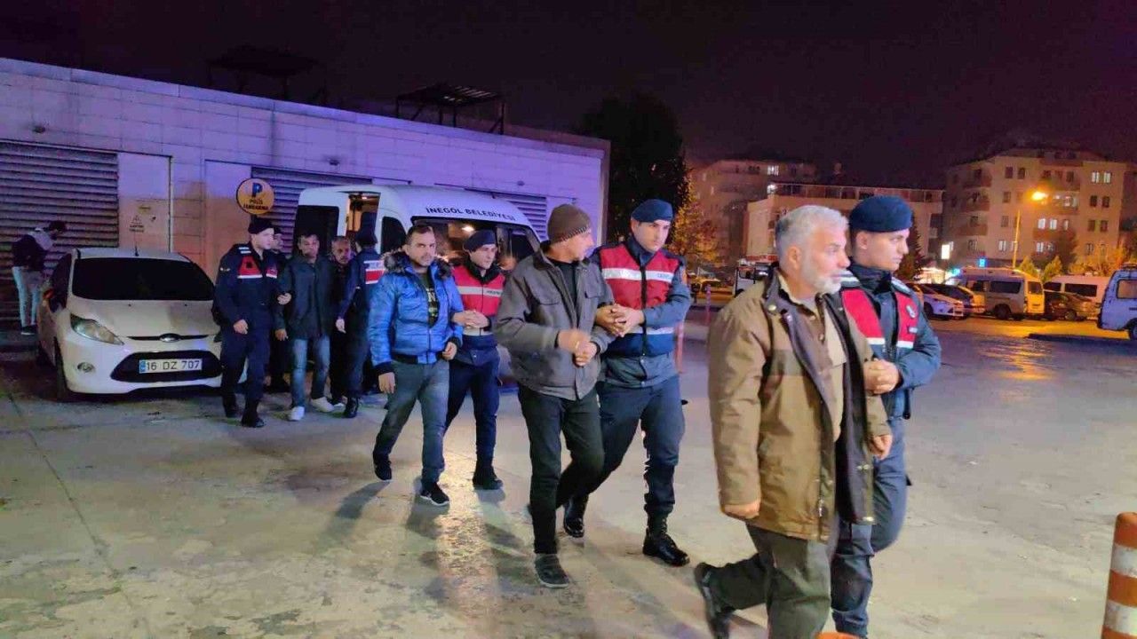 İnegöl'de  Jandarma 5 kaçak şahsı yakaladı