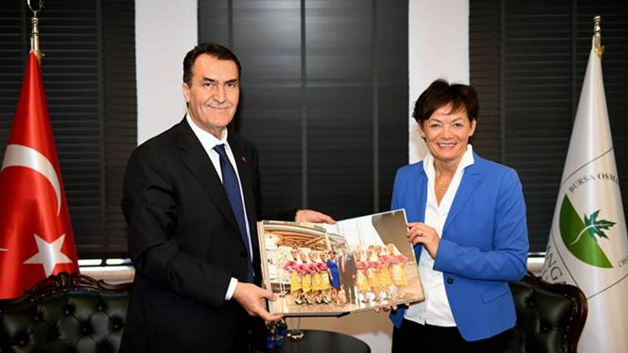  Almanya Hessen Eyaleti Bakanı Lucia Puttrıch Osmangazi Belediyesini ziyaret etti