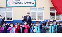 Millî Eğitim Bakanı Ziya Selçuk, İlk  ders zilini IĞDIR'da  çaldı