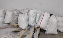İzmir'de  2 milyon 860 bin makaron ele geçirildi.