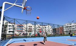 Osmangazi Belediyesi, 10 farklı mahallede yeni basketbol sahası kazandırıyor.
