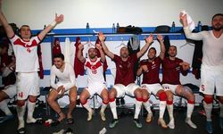 Türkiye'ye Norveç'i 3-0 mağlup etti ve grupta 2'de 2 yaparak liderliğe yükseldi. 