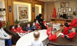 İnegöl'de Minikler, sırayla Başkanlık makamına  oturdu.