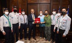 Türk Bayrağı Uludağ’ın zirvesinde 2 bin 543 metre yüksekliğe dikildi