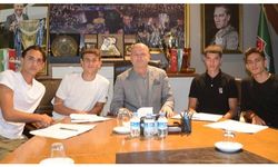 Bursaspor'da  dört Profesyonel İmza atıldı.