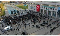 Atatürk, ölümünün 83. yıl dönümünde özlemle anılıyor.