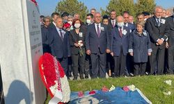 Bülent Ecevit vefatının 15’inci yıldönümünde kabri başında anıldı.