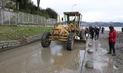 Gemlik, İskele Meydanı’nın bir bölümünde zemin çöktü.