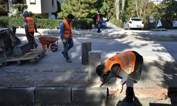 Osmangazi Belediyesi, yol ve kaldırım çalışmalarını aralıksız sürdürüyor. 