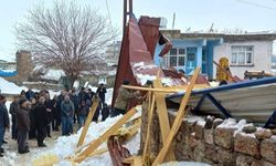 Kar nedeniyle çöken çatının altında kalan kız öldü, babası yaralandı