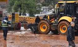 Marmaris'te sağanakta bazı iş yerlerini su bastı