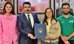 Başkan Oktay Yılmaz, Bursa Teknik Üniversitesi (BTÜ) öğrencilerini makamında ağırladı.