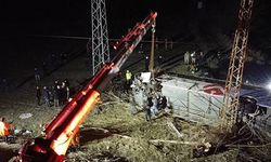 Erzincan'da  otobüs şarampole devrildi