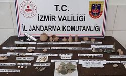 Yol kontrolünde durdurulan bir araçta 90 parça tarihi eser ele geçirildi.