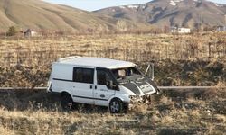 Bitlis'te içinde düzensiz göçmenlerin bulunduğu minibüs takla attı: 4 ölü