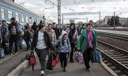 Ukrayna'da en az 2 bin 72 sivil öldü, 4 milyon 934 bin 415 kişi komşu ülkelere geçti