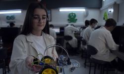 Bursa'daki 'çevre dostu' meslek lisesi okullara enerjiden tasarruf ettiriyor