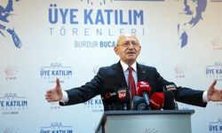 CHP lideri Kılıçdaroğlu, partiye katılan 501 kişiyi temsilen 50 kişiye rozet taktı