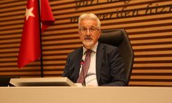 Başkan Erdem: ''Yerel yönetimlere gelince politik davranmamak lazım.''