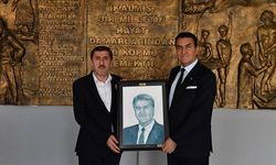 Başkan Dündar’ı öğrenciler mini bir konser vererek karşıladı. 