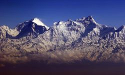 Himalayalar'da çığ düşmesi sonucu 10 dağcı öldü.