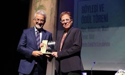 Nilüfer Belediyesi, sanatseverlere şiir dolu bir gece yaşattı.