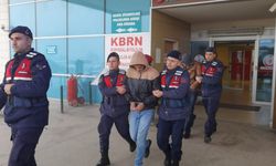 Bursa’da kadının altınlarını alan dolandırıcılar tutuklandı