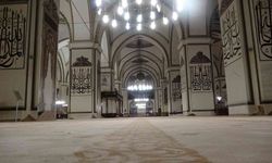 Ulu Cami’nin 12 yıllık halıları değişti
