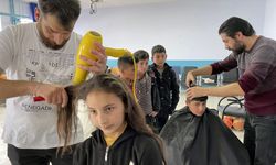 700 köy çocuğunu canlı müzik eşliğinde tıraş ettiler.