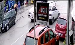 Bursa’da kamyonet ile otomobilin çarpıştığı kaza kamerada