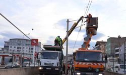 Bursa’da metro hattına çatı uçtu, ekipler seferber oldu