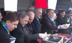 Karadeniz rüzgarı esti: 3 ton hamsi dağıtıldı
