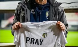 Burak Yılmaz: "Uzakta olabilirim ama aklım, fikrim, kalbim canım ülkem ile"