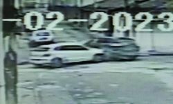 Bursa’da otomobillerin kazası kamerada; 3 yaralı