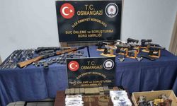 Bursa’da polis ekiplerince baskın atılan ev silah atölyesi çıktı