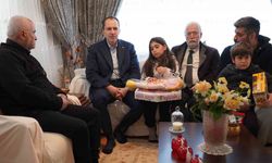 Fatih Erbakan, Ankara’da evlere yerleştirilen depremzedeleri ziyaret etti