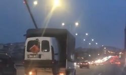 FSM Köprüsü’nde ilginç anlar: Kamyonetin kasasında araç taşıdı
