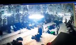Ulucami’de namaz kılar gibi yapıp telefonu böyle çaldı