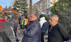 Ahmet Özal, Depremzedelerin yardımına koştu
